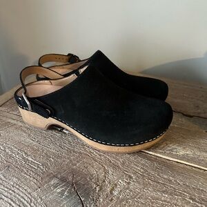 Dansko Black Suede Women's mule clog with strap size 6.5/ 7 eu 37 like new.